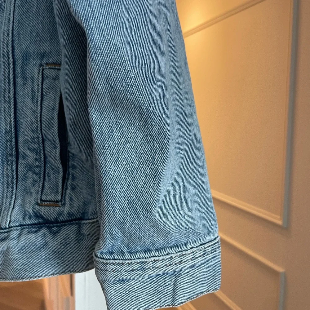 H&M Classic Light Wash Denim Jean Jacket - Picture 10 of 10